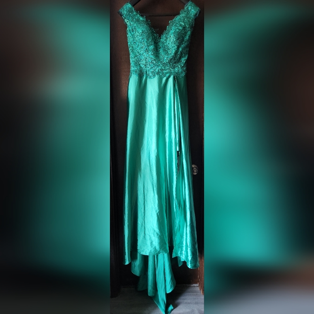 A-line/Princess Off-the-Shoulder Sleeveless  Satin Prom Dress